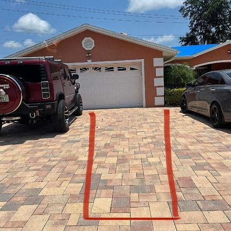 Twelve Oaks Modern Independent Apartment Tampa Buitenkant foto