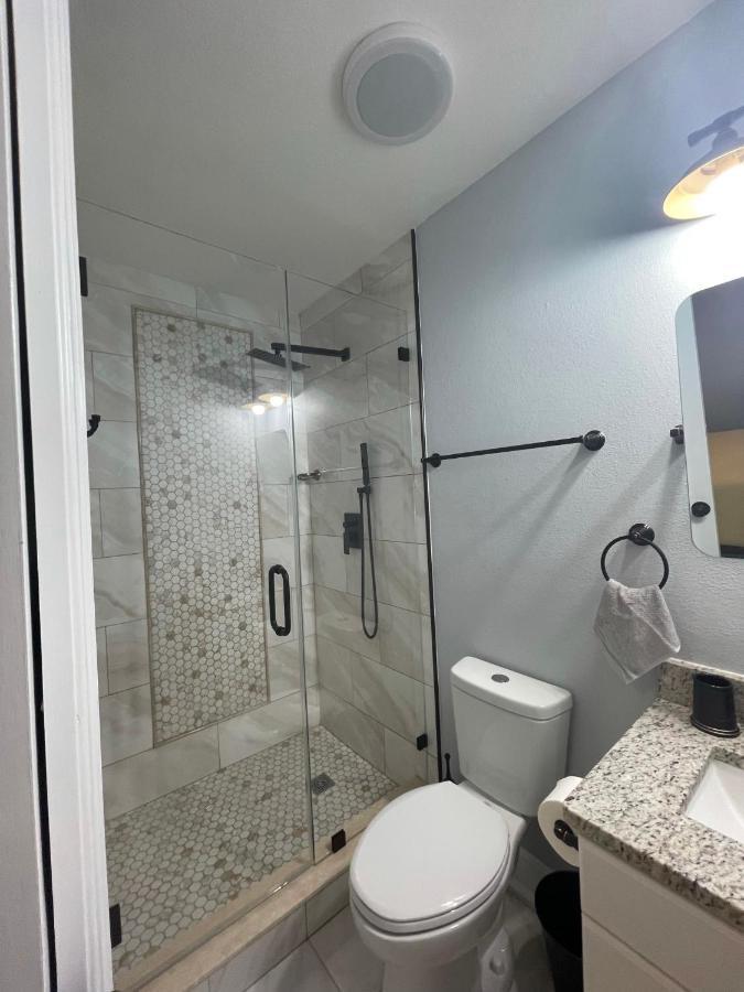 Twelve Oaks Modern Independent Apartment Tampa Buitenkant foto